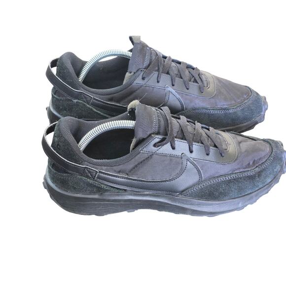 nike waffle triple black